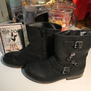 Black Stevie boots size 4.
